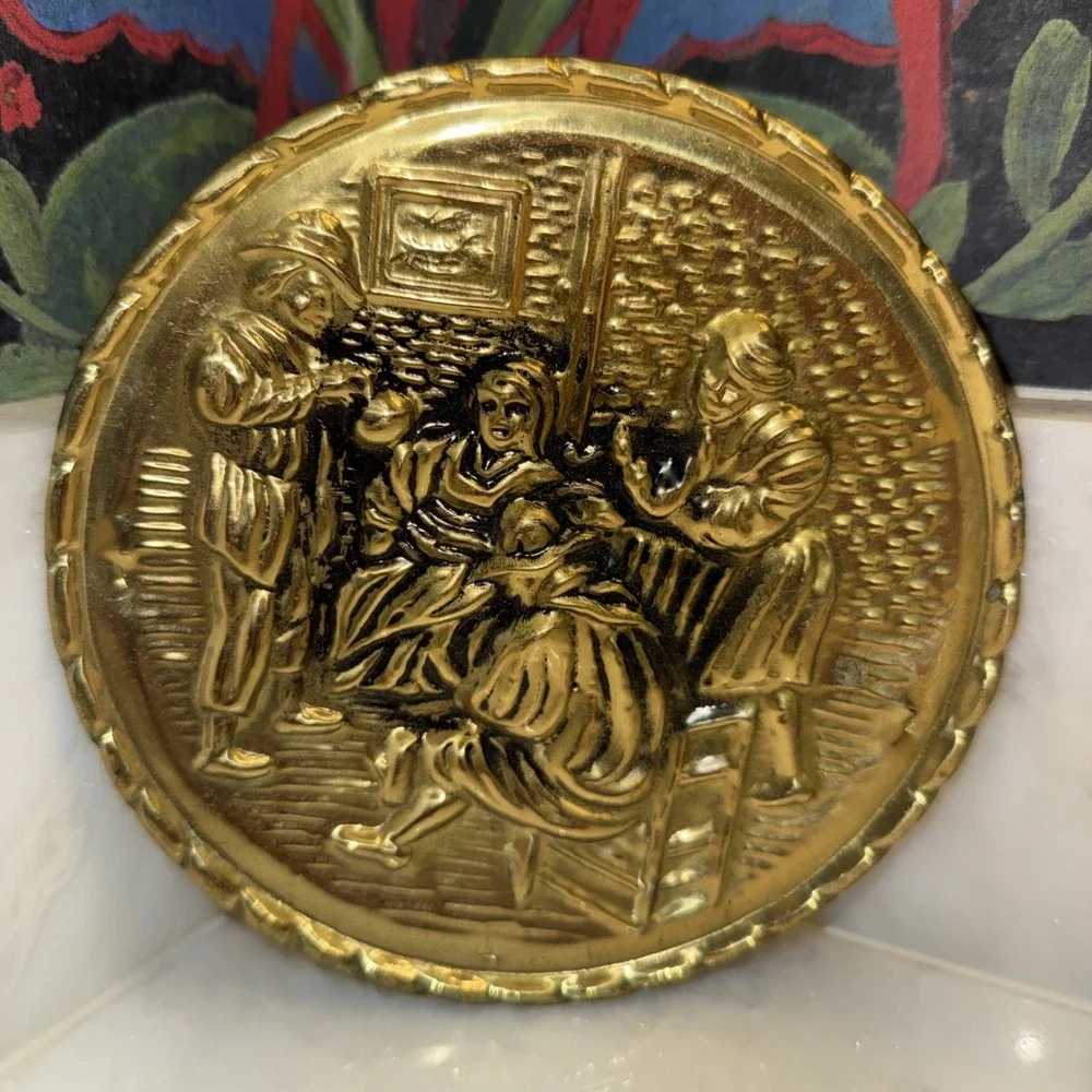 Vintage Wall Pocket Round Brass English Pub Scene Made in England 6